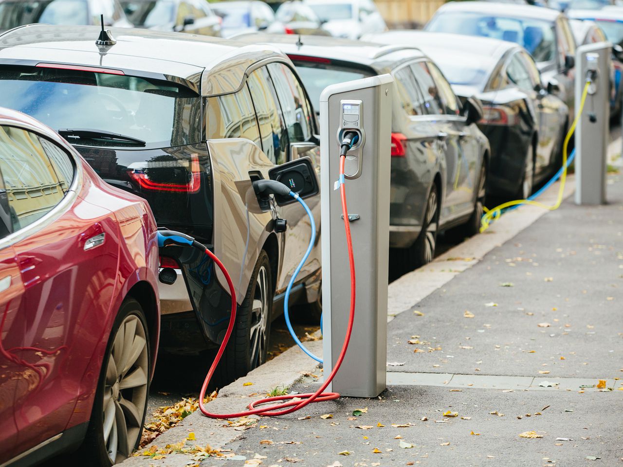 Charging of modern electric cars (NEV-new energy vehicles) on the road